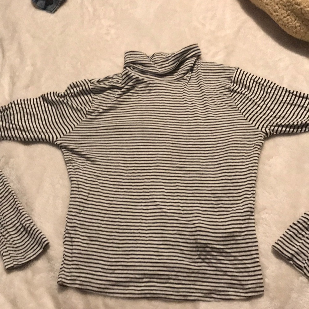 stripe turtle neck